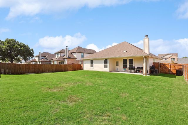 808 Feather Edge Drive, Springtown, TX 76082