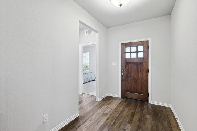 808 Feather Edge Drive, Springtown, TX 76082