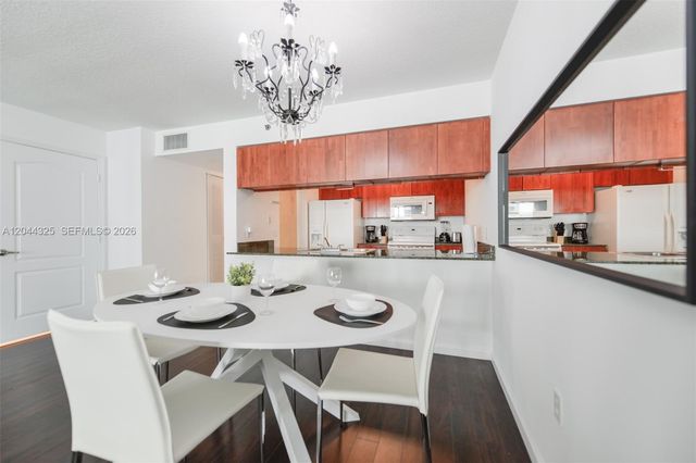 1200 Brickell Bay Dr 3614, Miami, FL 33131