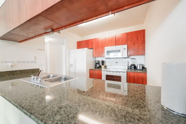 1200 Brickell Bay Dr 3614, Miami, FL 33131