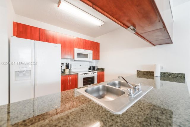 1200 Brickell Bay Dr 3614, Miami, FL 33131
