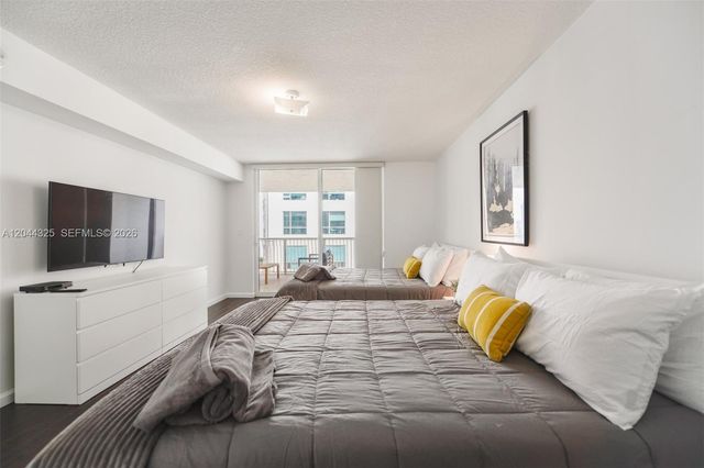 1200 Brickell Bay Dr 3614, Miami, FL 33131