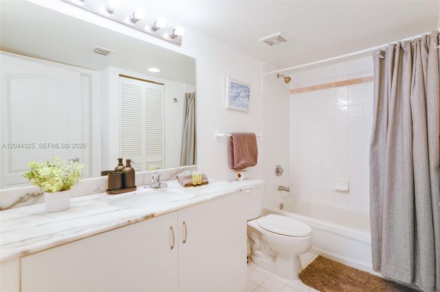 1200 Brickell Bay Dr 3614, Miami, FL 33131