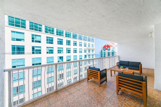 1200 Brickell Bay Dr 3614, Miami, FL 33131