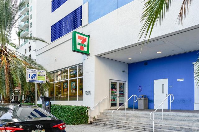 1200 Brickell Bay Dr 3614, Miami, FL 33131