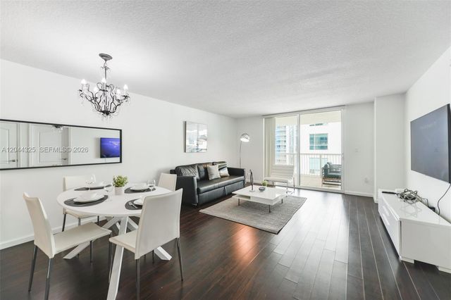 1200 Brickell Bay Dr 3614, Miami, FL 33131