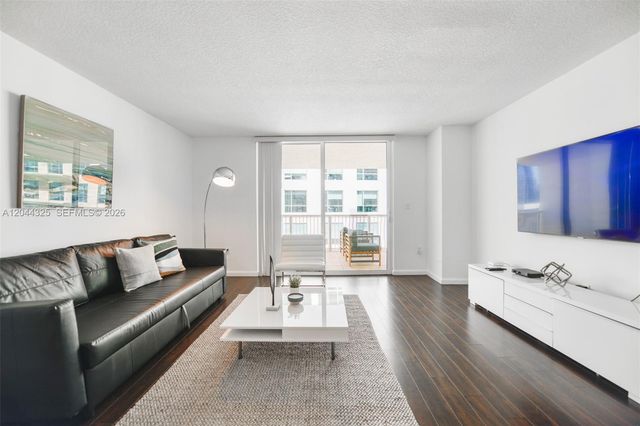 1200 Brickell Bay Dr 3614, Miami, FL 33131