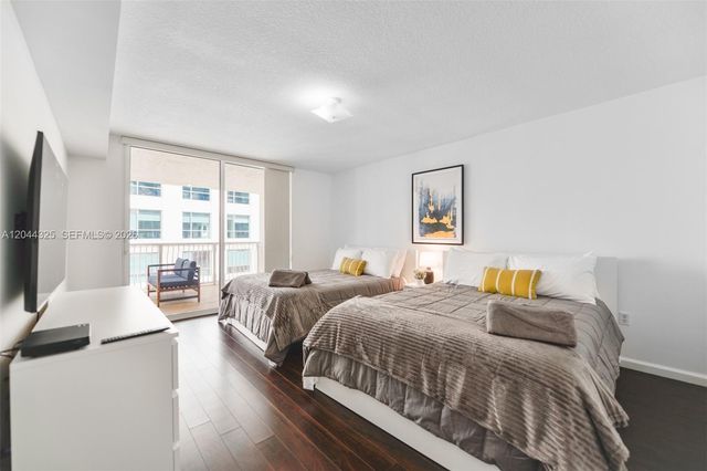 1200 Brickell Bay Dr 3614, Miami, FL 33131