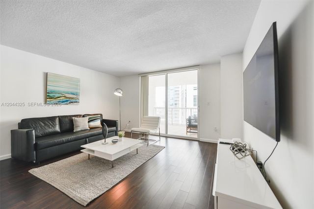 1200 Brickell Bay Dr 3614, Miami, FL 33131