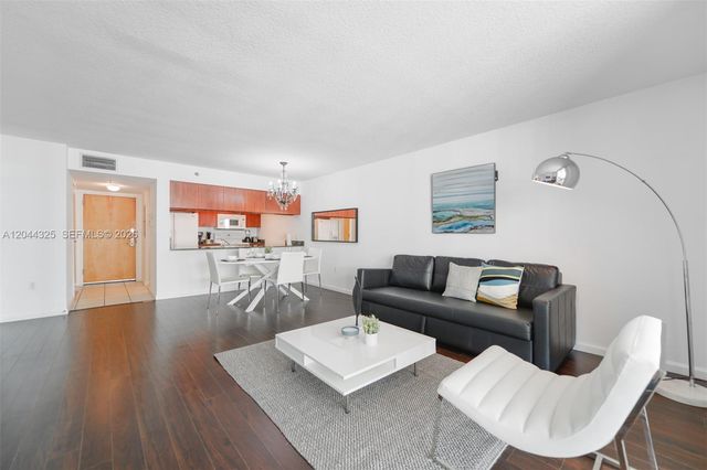 1200 Brickell Bay Dr 3614, Miami, FL 33131