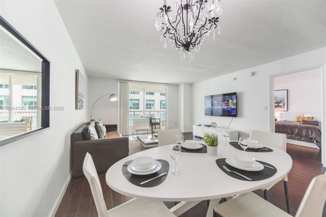 1200 Brickell Bay Dr 3614, Miami, FL 33131