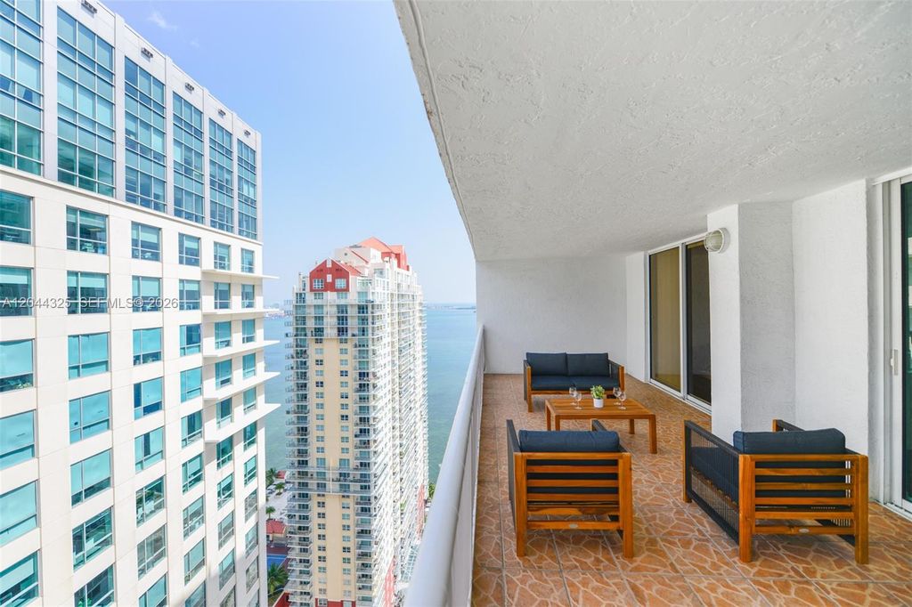1200 Brickell Bay Dr 3614, Miami, FL 33131