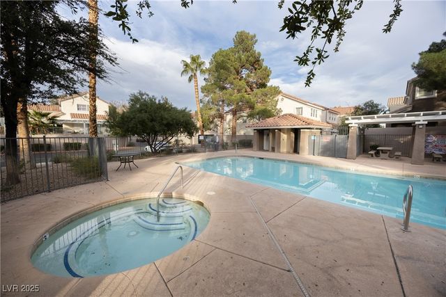 1424 Bow Creek Court, Las Vegas, NV 89128