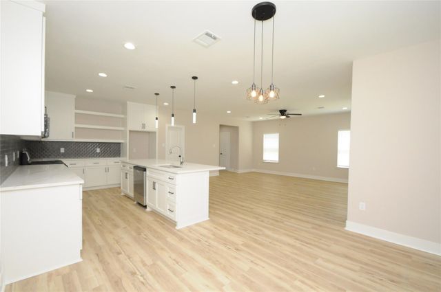 8203 Gladstone Street, Houston, TX 77051