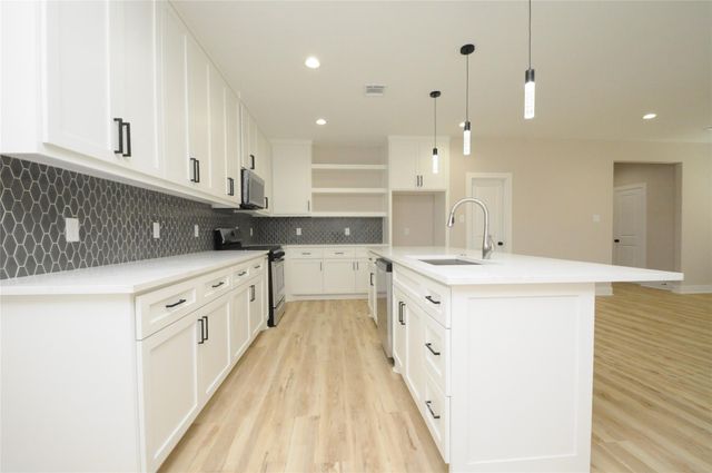 8203 Gladstone Street, Houston, TX 77051