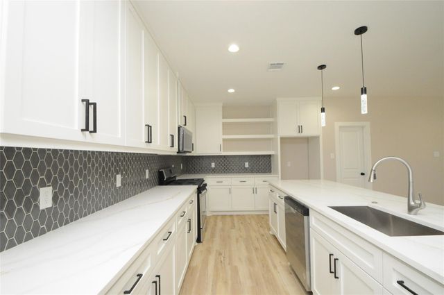 8203 Gladstone Street, Houston, TX 77051