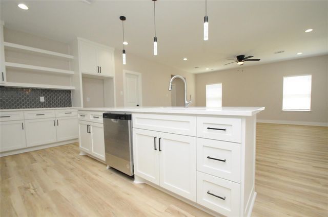 8203 Gladstone Street, Houston, TX 77051