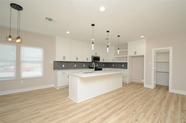 8203 Gladstone Street, Houston, TX 77051