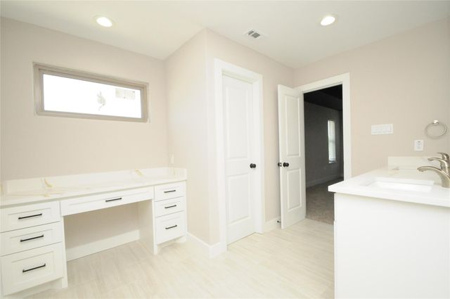 8203 Gladstone Street, Houston, TX 77051