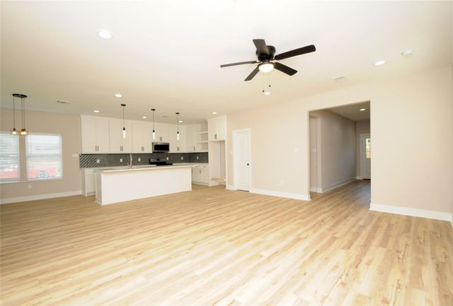 8203 Gladstone Street, Houston, TX 77051