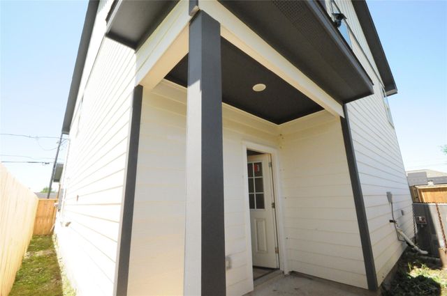 8203 Gladstone Street, Houston, TX 77051