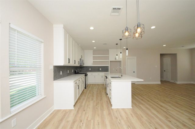 8203 Gladstone Street, Houston, TX 77051