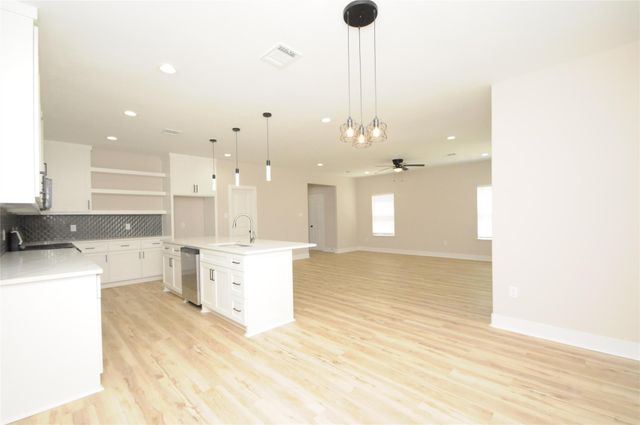 8203 Gladstone Street, Houston, TX 77051