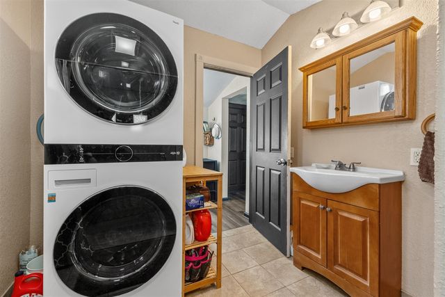 34 Oak Street, Hillsdale, MI 49242