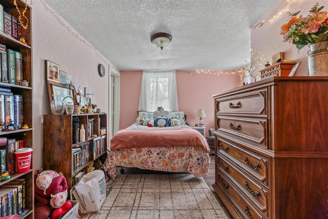 34 Oak Street, Hillsdale, MI 49242