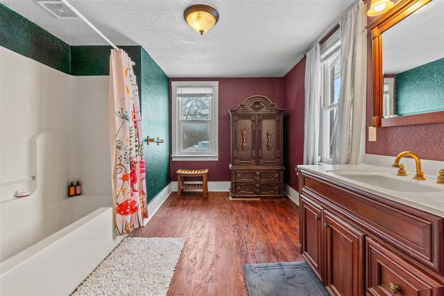 34 Oak Street, Hillsdale, MI 49242