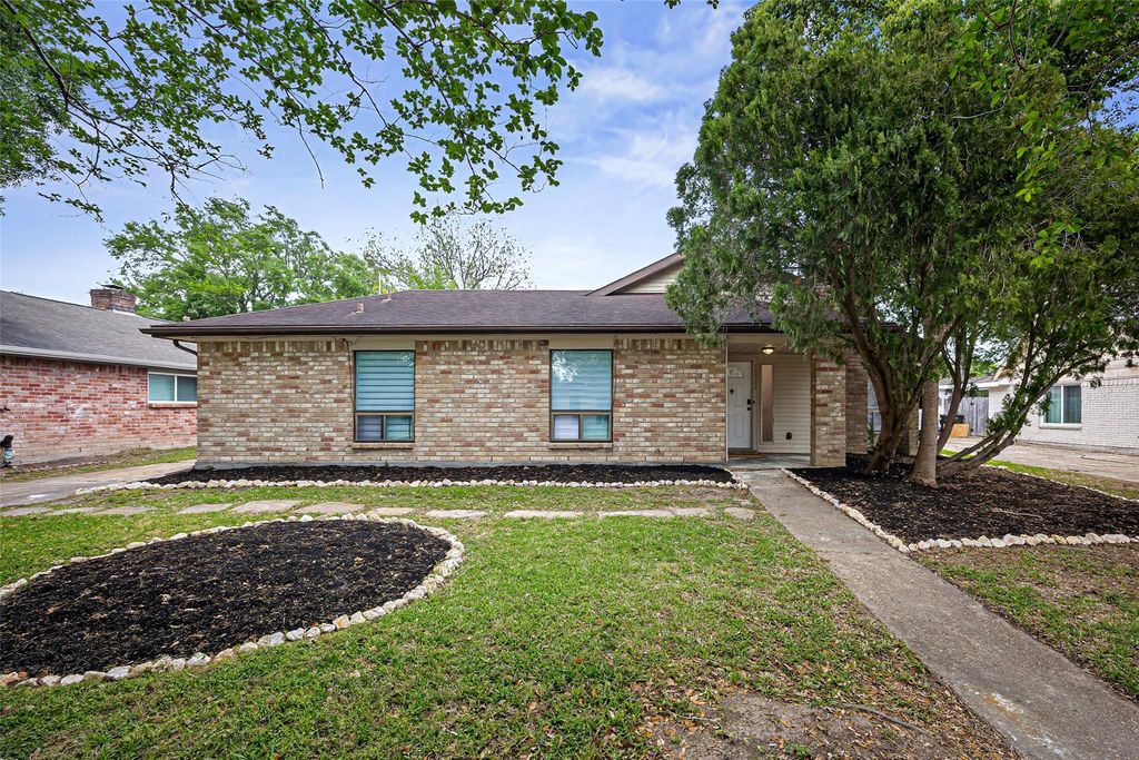 10523 Sageburrow Drive, Houston, TX 77089