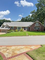 7439 S Knoxville Avenue, Tulsa, OK 74136