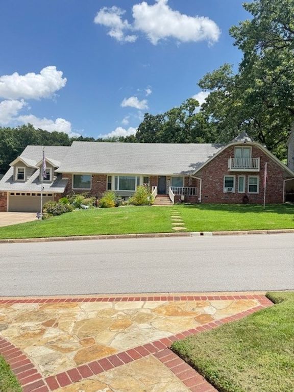 7439 S Knoxville Avenue, Tulsa, OK 74136