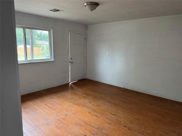 1037 Hoyt Avenue, Oklahoma City, OK 73114