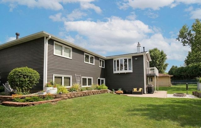 500 Redwood Lane, Schaumburg, IL 60193