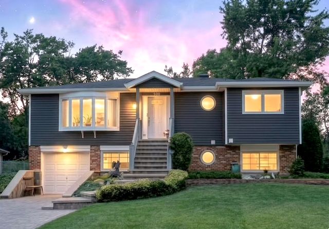 500 Redwood Lane, Schaumburg, IL 60193