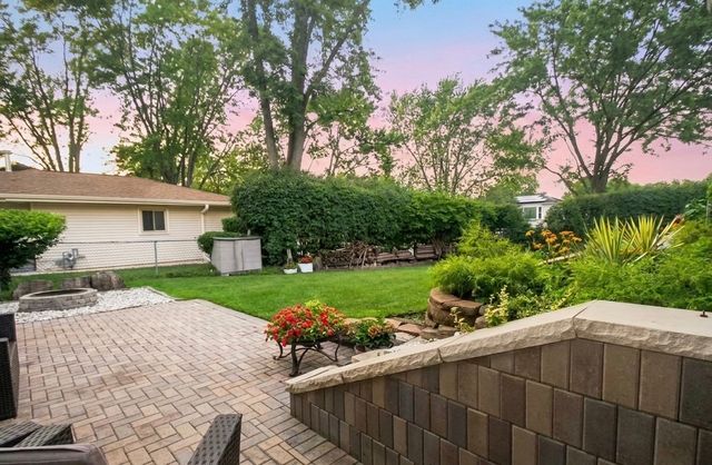 500 Redwood Lane, Schaumburg, IL 60193