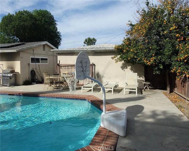 8600 Mason Avenue, Winnetka, CA 91306