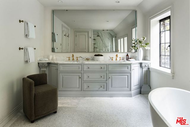 10950 Bellagio Road, Los Angeles, CA 90077