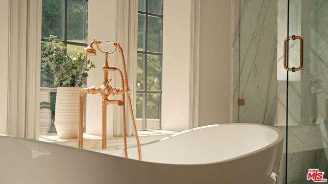 10950 Bellagio Road, Los Angeles, CA 90077