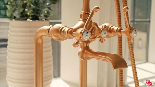 10950 Bellagio Road, Los Angeles, CA 90077