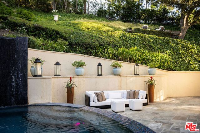 10950 Bellagio Road, Los Angeles, CA 90077