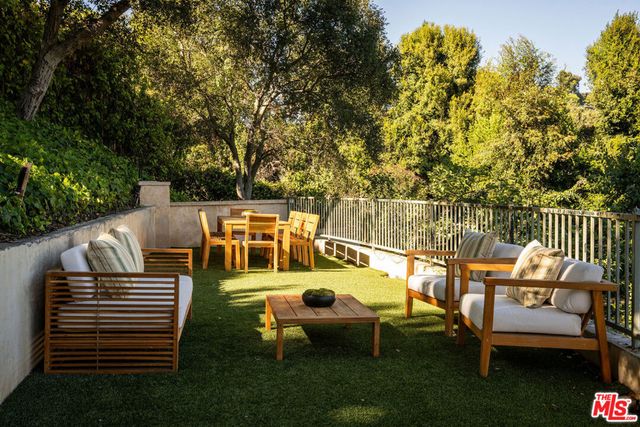 10950 Bellagio Road, Los Angeles, CA 90077