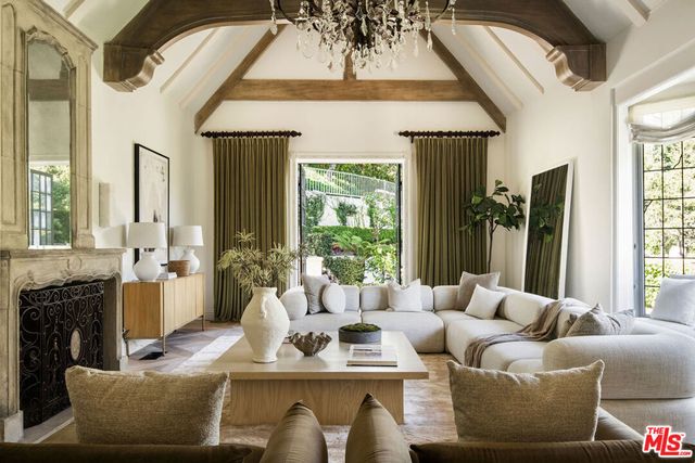 10950 Bellagio Road, Los Angeles, CA 90077