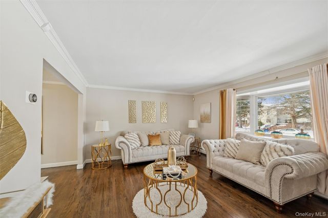 35 Saint Johns Place, West Babylon, NY 11704