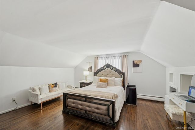 35 Saint Johns Place, West Babylon, NY 11704