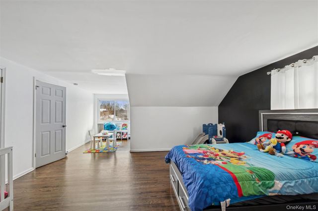 35 Saint Johns Place, West Babylon, NY 11704