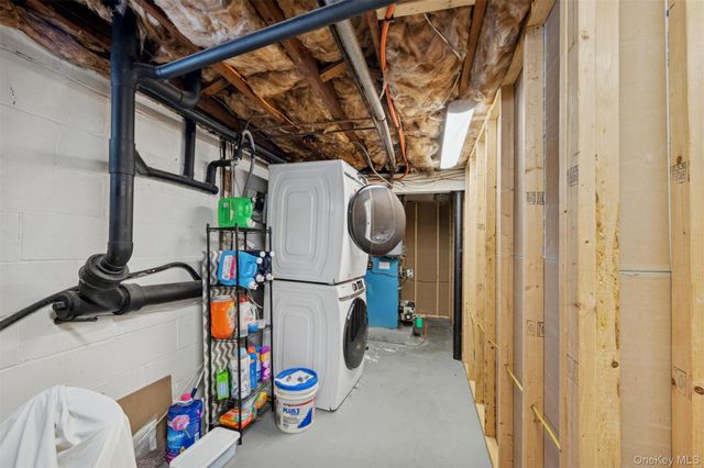 35 Saint Johns Place, West Babylon, NY 11704