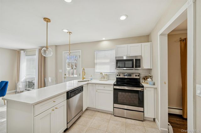 35 Saint Johns Place, West Babylon, NY 11704