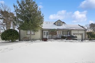 35 Saint Johns Place, West Babylon, NY 11704